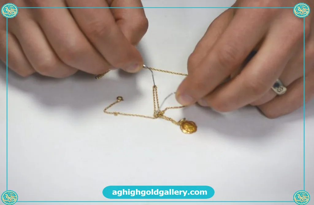 گره خوردن زنجیر طلا